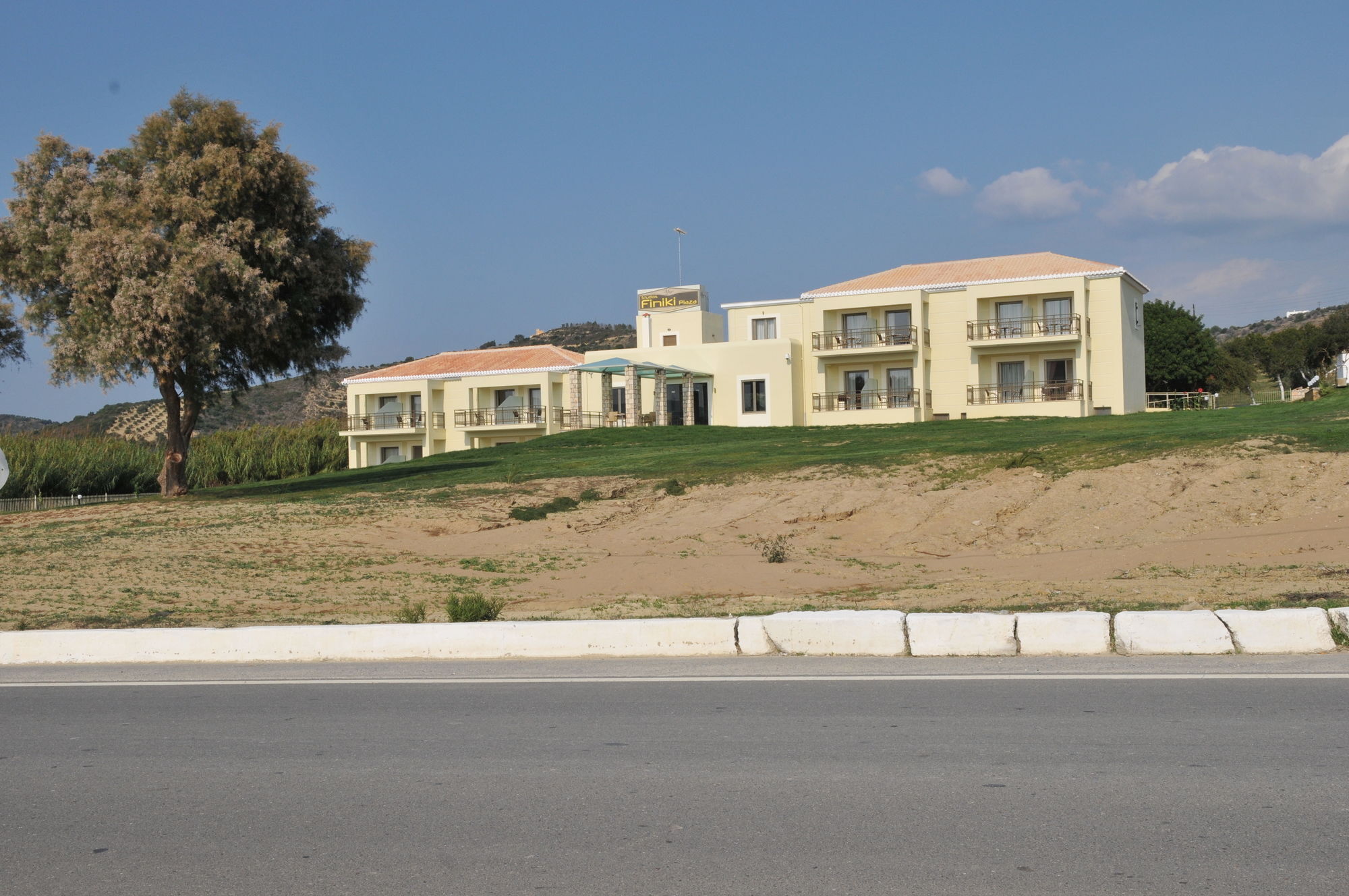 אפרטהוטל מת'וני Finiki Plaza מראה חיצוני תמונה